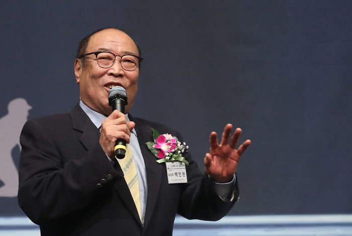 40년 넘게 깨지지 않은 ‘불멸의 4할 타율’…<b>백인천</b> 전 감독 <b>별세</b>, 향년...