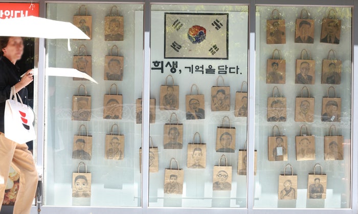 <b>광복절 연휴</b> 전국에 비…남해안·제주 최대 150 ‘물폭탄’ [주말 날씨...