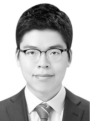 [기자24시] 절벽으로 밀어놓고 포용금융