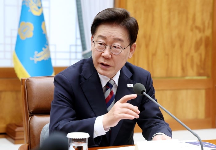 <b>이석연</b> “이 <b>대통령</b>, 민주당 <b>탈당</b>하시라…국정난맥·국론분열 극심”