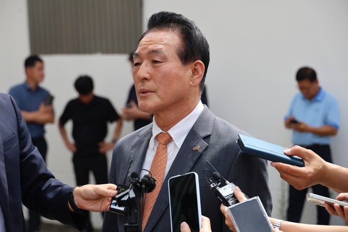 ‘<b>명절 선물</b> 제공 혐의’ <b>백성현 논산시장</b> 1심서 당선무효형