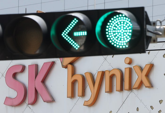 [속보] SK<b>하이닉스</b> 40조원 <b>자사주</b> 취득…“<b>소각</b> 통해 주주가치 제고”