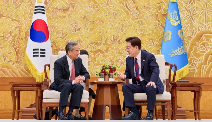 李, <b>최태원</b>과 비공개 <b>만찬</b>…반도체 메가투자 논의