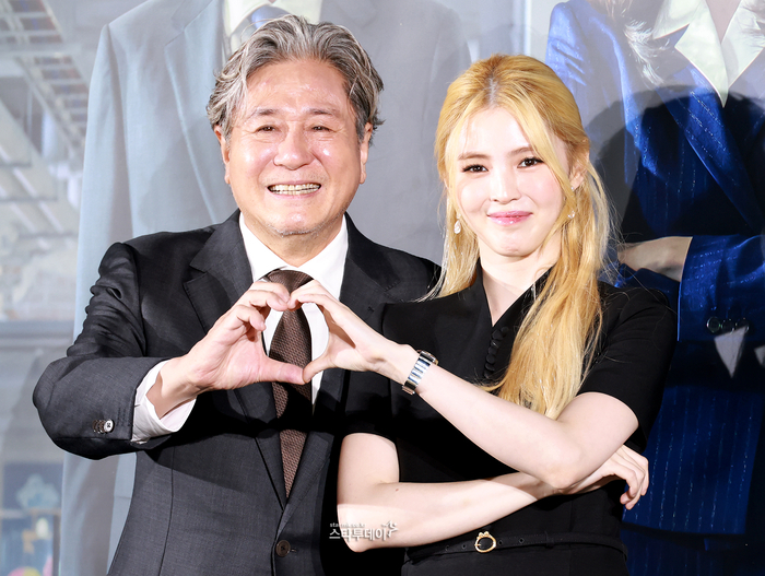 “그 <b>한소희</b>?” <b>최민식</b>도 놀란 상대역…“같은 프레임이라니 호사”(‘...