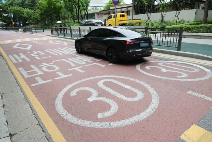 심야에는 <b>스쿨존</b> ‘30’ <b>완화</b>…경찰, 시간제 <b>속도</b>제한 확대