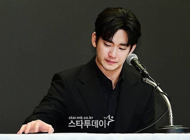 “5.7억 안 돌려줘도 된다”…<b>김수현</b> 측 광고계약금 반환 소송 승소
