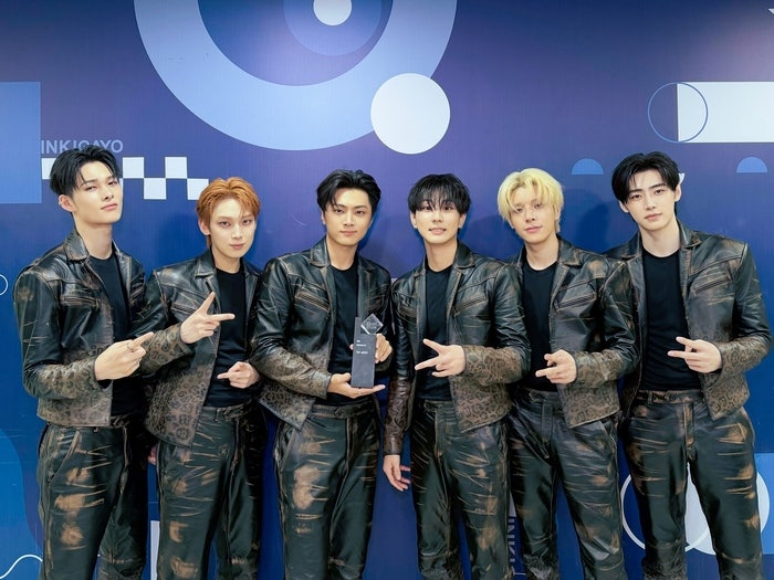 <b>엔하이픈</b>, <b>빌보드</b> 200서 첫 <b>1위</b>… 데뷔 6년 만