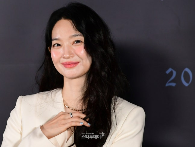 15년간 조용히 빠져나간 37억…<b>신민아</b> 통장에 무슨 일이