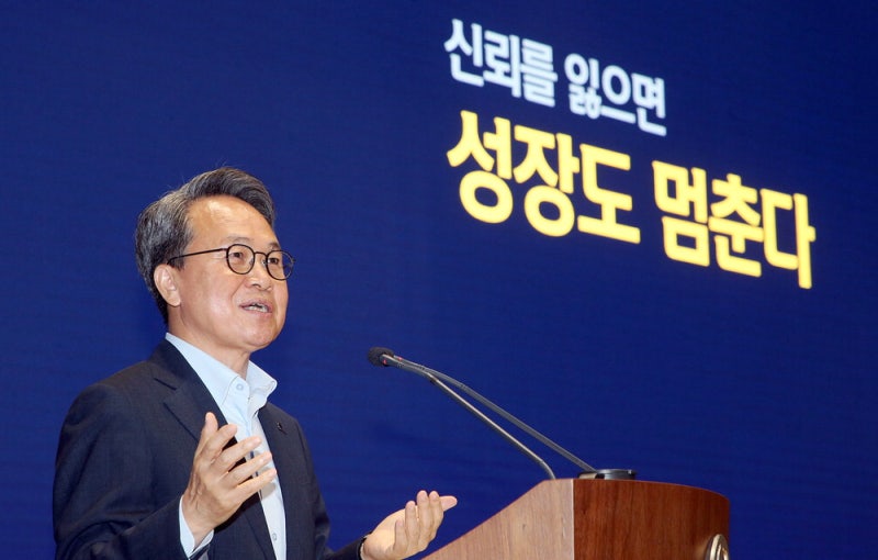[포토] 25번째 생일 맞은 신한금융지주