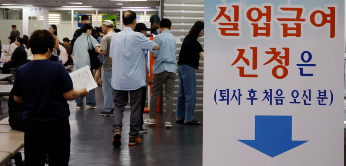 “육아휴직자 월급주다가 곳간 텅텅”…고갈위기 고용보험 손본다
