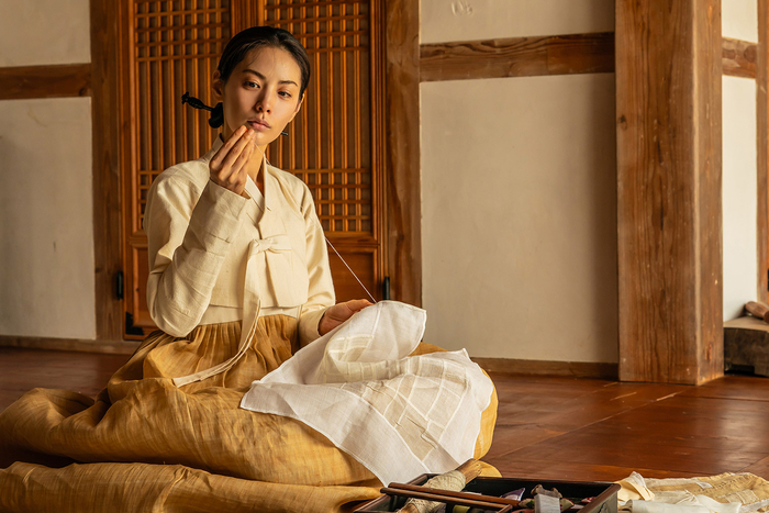 Son Ye-jin Returns in a Seductive Period Thriller, and Scandal Premieres Sooner Than You Think