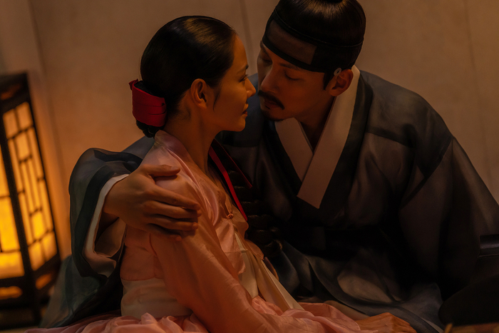 Son Ye-jin Returns in a Seductive Period Thriller, and Scandal Premieres Sooner Than You Think