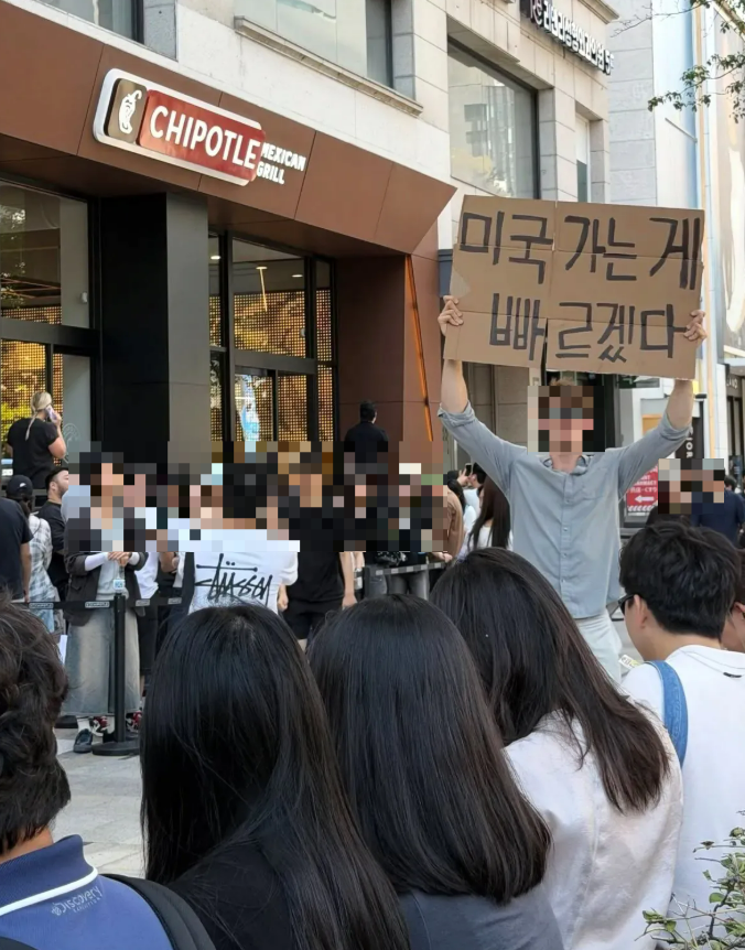 “대기만 3시간? 미국 가는 게 빠르겠다”…<b>치폴레</b> 강남점 문 열자마자...