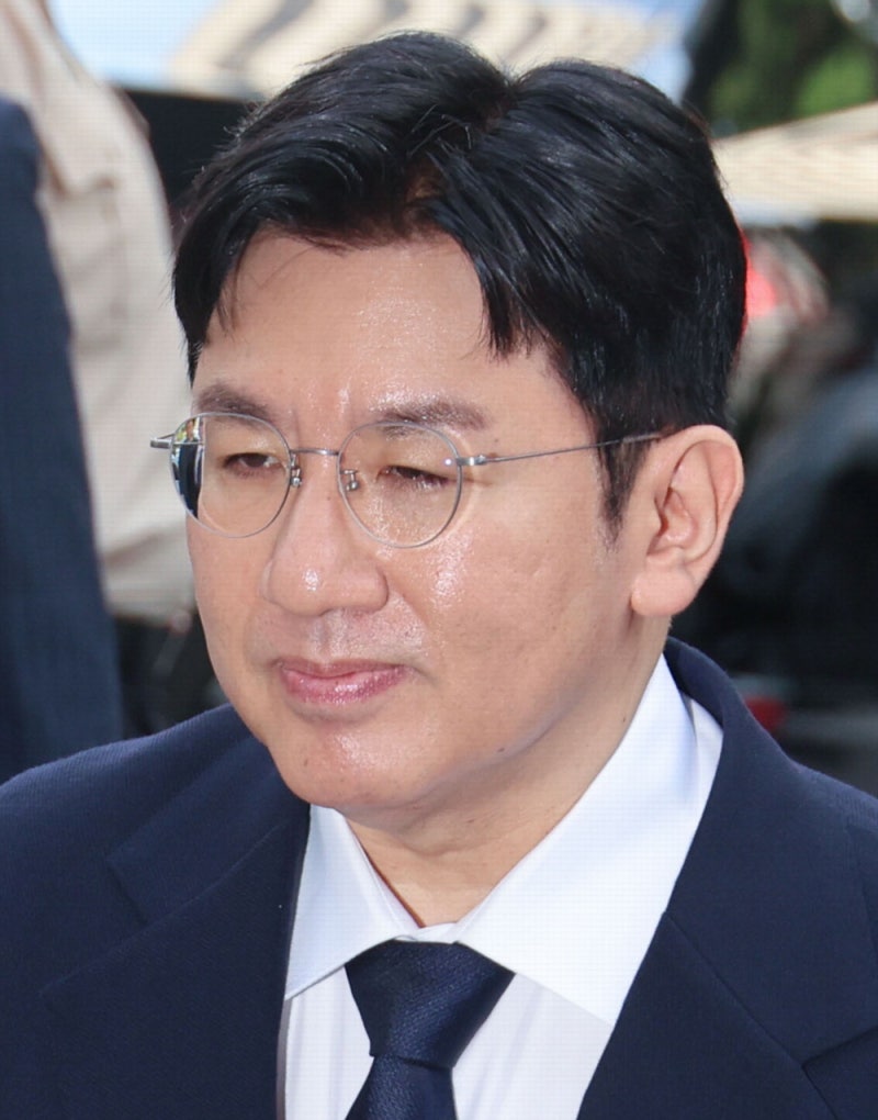 경찰 수사 착수 21개월만에… '부당이득 혐의' 방시혁 檢송치