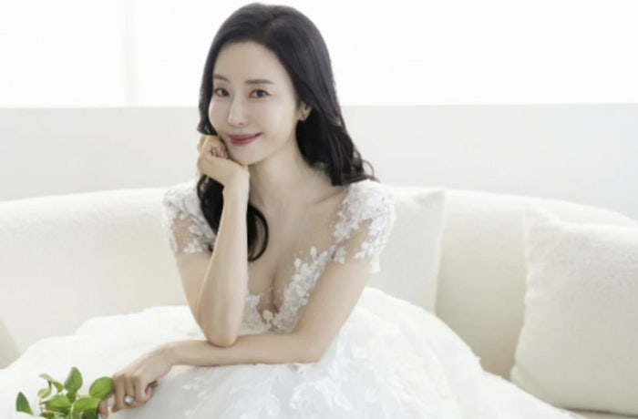 “제가 반했어요”…‘각시탈’ <b>반민정</b>, 46세에 <b>사업가</b> 연인과 <b>결혼</b>