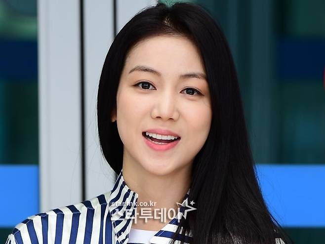 활동 뜸하더니…<b>김옥빈</b>, “엄마 될 준비” <b>임신 발표</b>