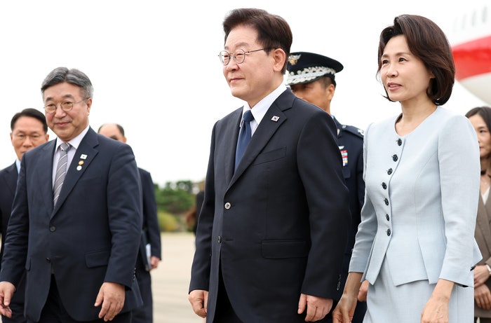 <b>이 대통령</b>, 공소청 직제안 수정<b>지시</b>…‘검사정원·사법통제부’ 지적