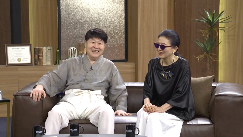 [MBN] <b>송창식</b>, 키스 한 번에 결혼한 사연