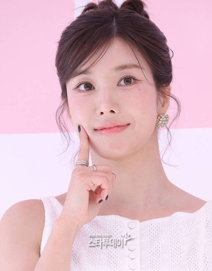 <b>권은비</b>, 스케줄 이동 중 <b>접촉사고</b>…결국 팬 사인회 취소