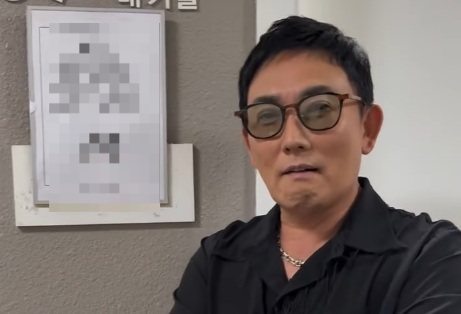 “환갑도 안됐는데 할아버지 됐다”…첫 <b>손자</b> 얻은 ‘라이브 황제’ 이...