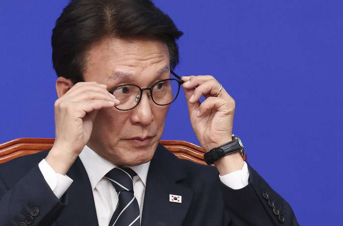 “이젠 국민의힘 답할 차례”…김민석, ‘李 <b>연임 불가</b>’에 개헌 공개 ...