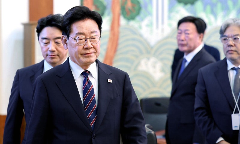 '인사책임론' <b>강훈식</b> 사의 … 李, 무거운 순방길