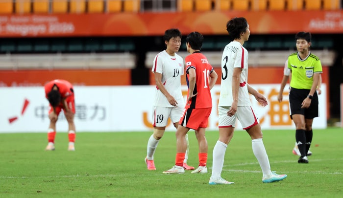 “‘우승 후보’ 북한에 매운맛”…<b>한국</b> 여자<b>축구</b> 1대1 무승부, 조 2위로...