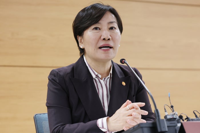 “27%가 법 밖 농지?”…송미령 “<b>전수조사</b>는 단속 아닌 농업 개혁 기회...