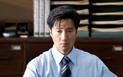 ‘영부인 저격 사건’ <b>타짜</b>4·오디세이 제쳤다…개봉 첫날 1위 오른 뜻밖...