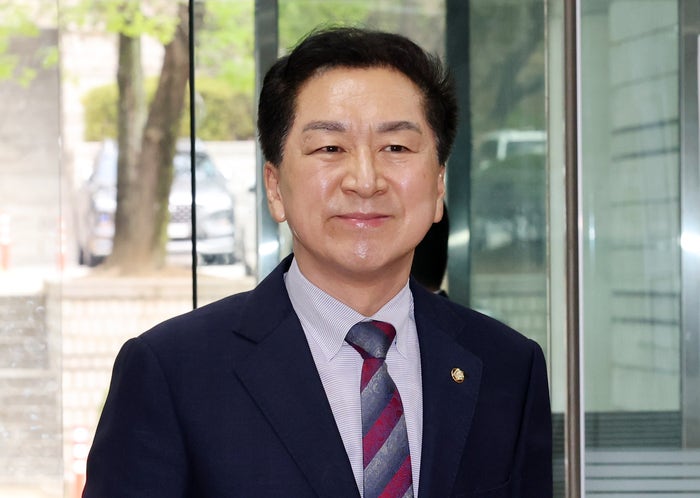 [속보] ‘김건희 로저비비에 선물’ <b>김기현</b> 의원에 <b>징역</b> 1년 <b>구형</b>