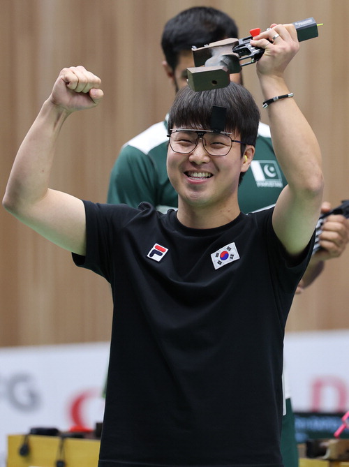男 속사권총 이건혁 … 개인·단체전 2관왕