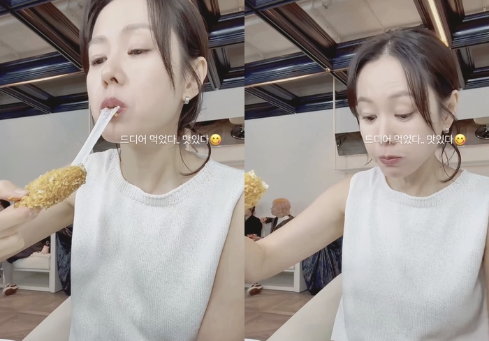 <b>손예진</b>, <b>먹방</b>이 ‘식사 예절’ 논쟁으로…“소탈해”vs“<b>쩝쩝</b>거리면 안...