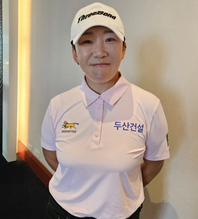 일본여자프로골프(JLPGA) 투어 통산 30승과 커리어 그랜드슬램을 달성한 신지애가 환하게 웃으며 포즈를 취하고 있다. 신지애 제공