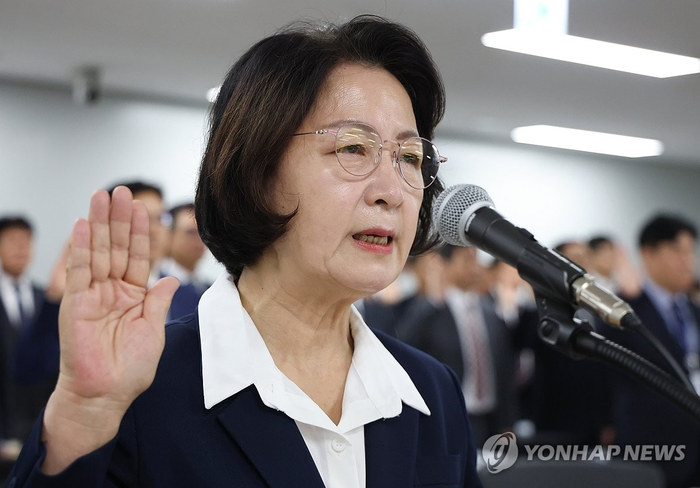 <b>추미애</b> “李대통령 SNS 저격, 날 겨냥한것 아냐…호화생활한적 없다”