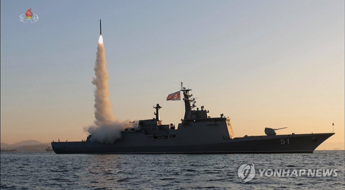 [속보] <b>북한</b> “어제 동해서 잠수함<b>발사</b> <b>전략순항미사일</b> 2종 <b>시험발사</b>”