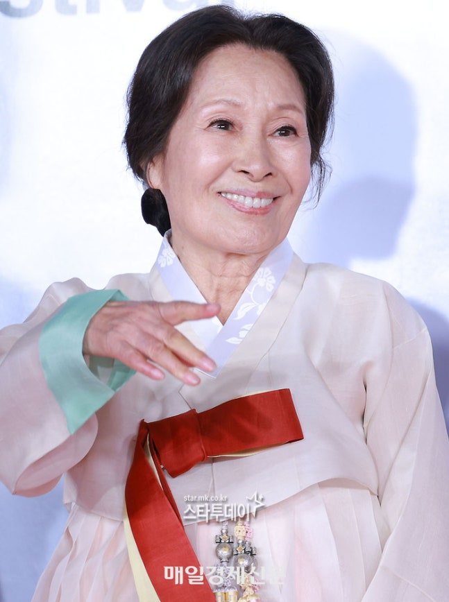 [단독] “컨디션 난조”…부산서 건강 우려 샀던 <b>김혜자</b>, <b>무대인사</b> 당일...