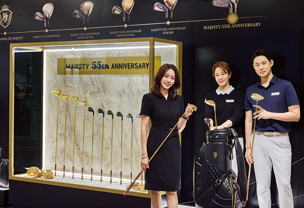 제스티골프 55주년을 축하하기 위해 참석한 아나운서 김민아와 김영·유기현 프로.