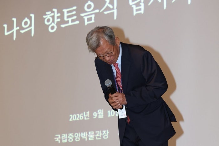 [단독] 국중박 <b>전시</b>된 <b>친일파 글씨</b>…<b>유홍준</b>이 5만원에 낙찰받아 소장
