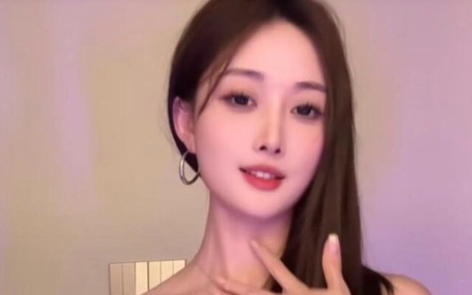  35층에서 추락했지만 기적적으로 살아난 중국의 20대 인플루언서 완안안이 1년 넘게 치료를 받은 후 소셜미디어에 복귀한다고 알렸다. [사진출처 = VN익스프레스]