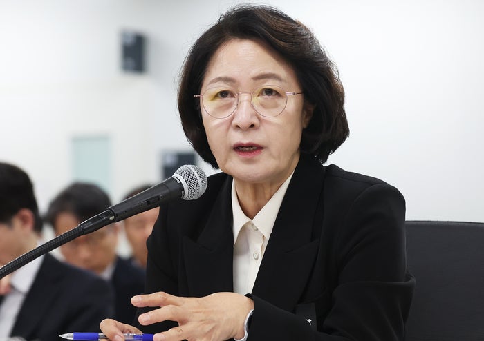 ‘소방 재정 빨대’ <b>추미애</b>, 국감서 재차 사과…시민단체 <b>고발</b>도