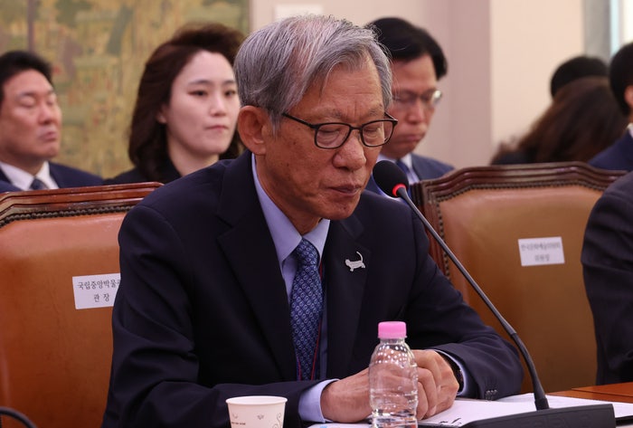 [속보] <b>이 대통령</b>, <b>유홍준</b> 국립중앙박물관장 <b>사직</b>안 <b>재가</b>