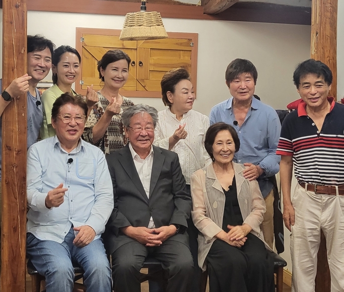 “아버지, 저녁에 뵈러갈게요”…<b>임호</b>, 故 최불암 향한 먹먹한 작별
