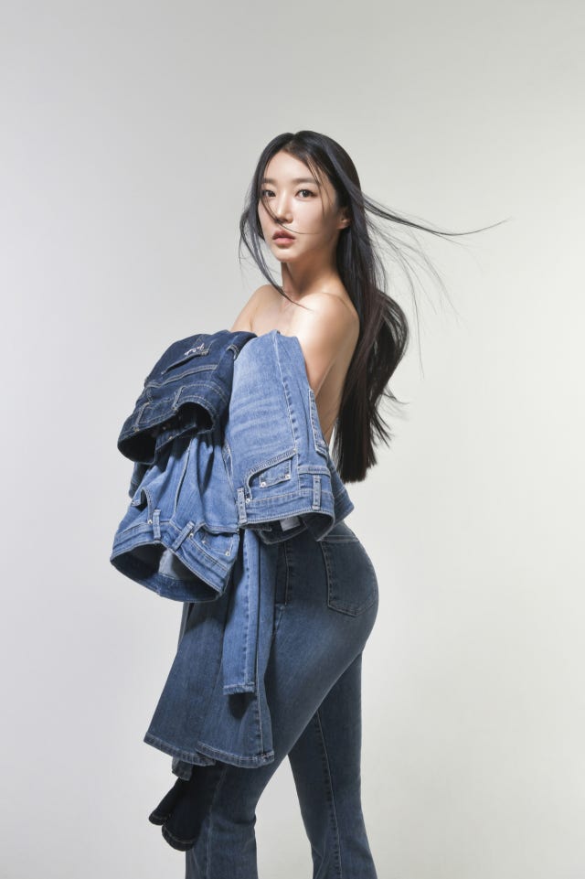 부산 사직구장서 열리는 '<b>유니세프</b> 시리즈'…모델 권은진 시구 나선다