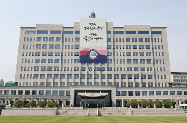[속보]尹, 대통령몫 <b>방심위원</b> 2명 위촉…<b>문재완</b>·<b>이정옥</b>