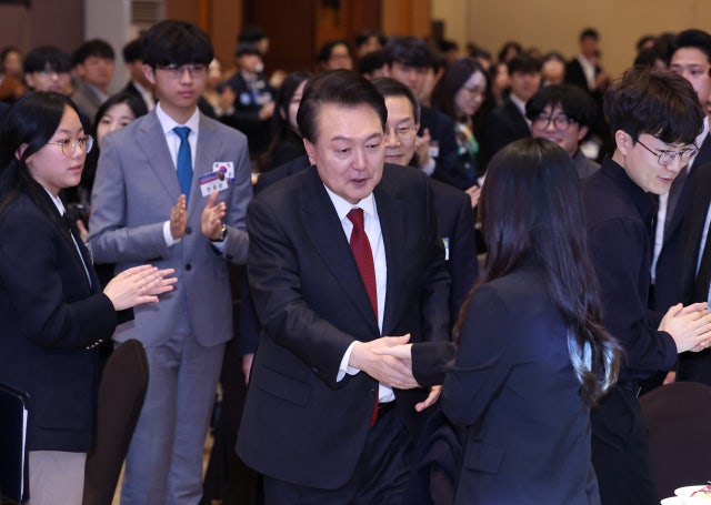 尹 "나도 어릴적 꿈은 수학자나 <b>과학자</b>…도전적 혁신으로 새로운 <b>미래</b> 열어달...