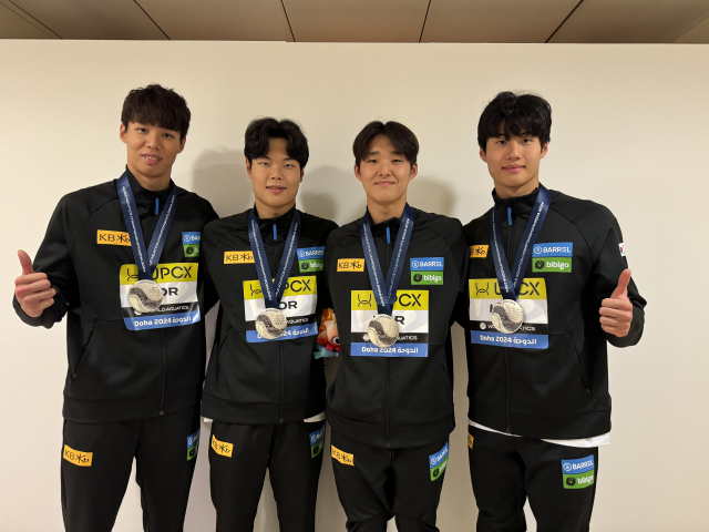 ‘괴물 스퍼트’ <b>황선우</b>, 계영 800m 銀 새 역사 이끌었다