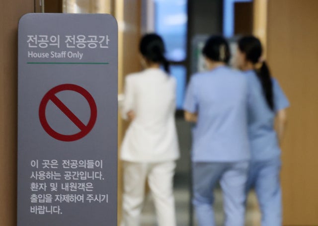 [영상] <b>전공의</b> <b>병원</b> 떠난지 이틀째…'의료 공백' 장기화 하나