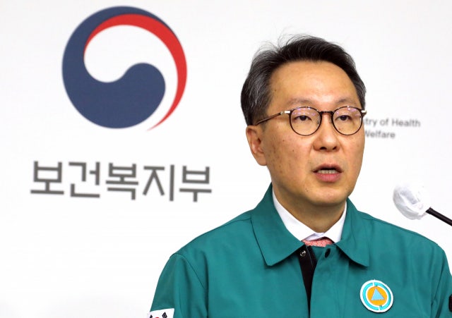 “12년 전에도 女 비하…성차별 시각 드러내” 여의사들, 복지<b>차관</b> 고발