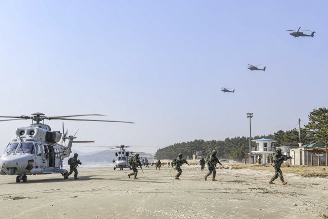 해병대·특전사, 백령도·연평도에서 ‘<b>서북도서</b>’ <b>증원훈련</b>