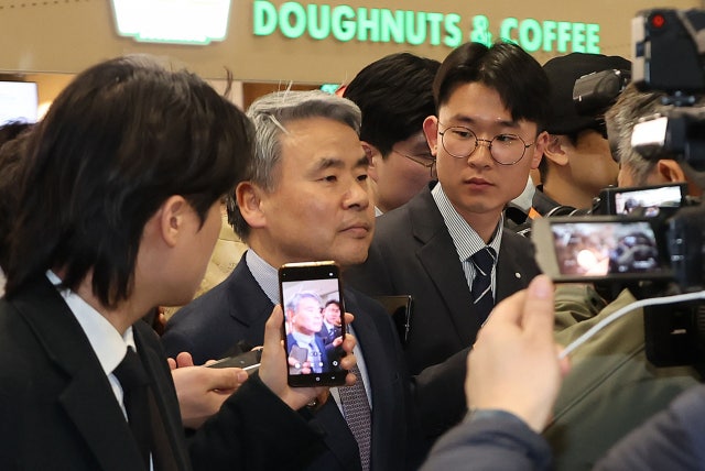 [영상] 11일 만에 <b>귀국</b>한 <b>이종섭</b>, 사의 표명 묻자 '묵묵부답'